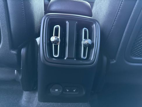 Used 2021 Volvo XC40 P8 Recharge w/ Climate Package image 50