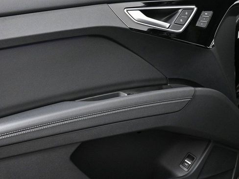 New 2025 Audi Q4 e-tron Prestige image 6