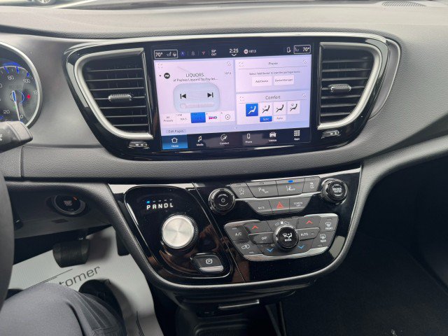Used 2026 Chrysler Pacifica Select FWD image 21