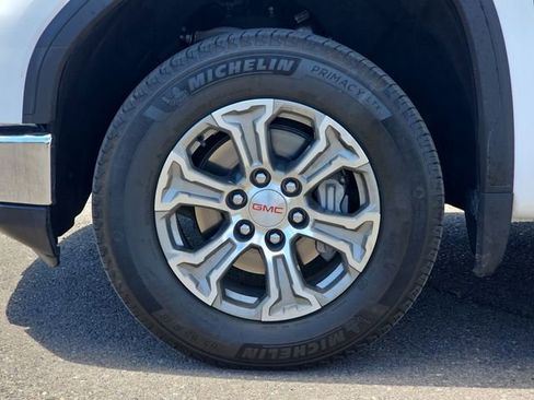 Used 2024 GMC Sierra 1500 SLT w/ SLT Convenience Package AWD/4WD image 18