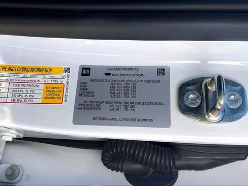 Used 2024 GMC Yukon SLT image 36