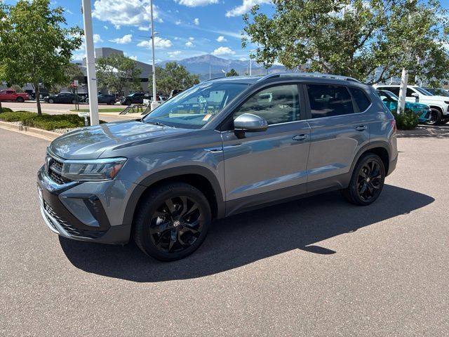 Used 2022 Volkswagen Taos SE AWD/4WD image 3