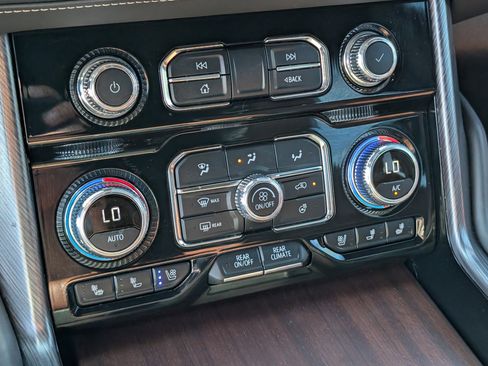 Used 2023 GMC Yukon XL Denali Ultimate image 28