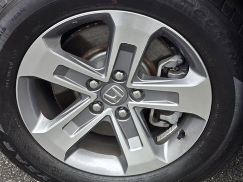 Used 2025 Honda Pilot EX-L image 9