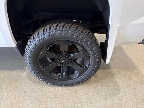 Used 2017 Chevrolet Silverado 1500 LT w/ All Star Edition AWD/4WD image 10