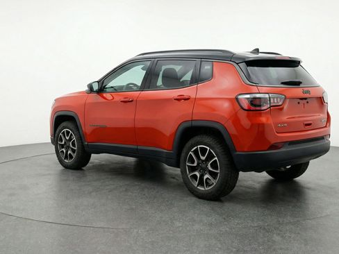 Used 2025 Jeep Compass Trailhawk AWD/4WD image 6