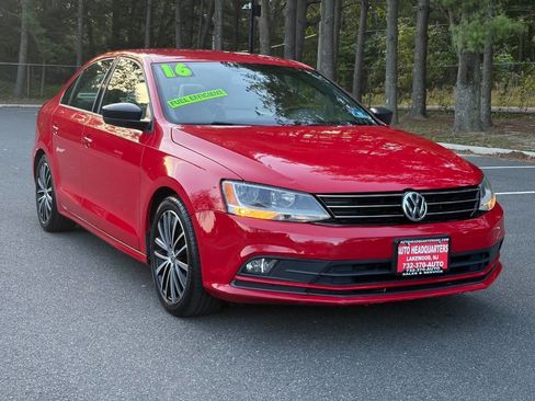 Used 2016 Volkswagen Jetta Sport image 3