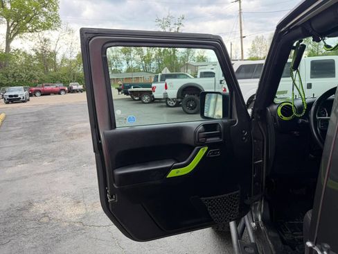 Used 2018 Jeep Wrangler Unlimited Sahara image 12