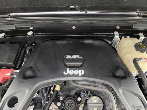 Used 2018 Jeep Wrangler Unlimited Sport S AWD/4WD image 12