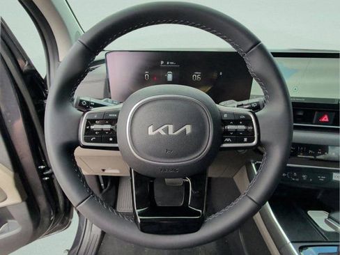 New 2026 Kia Carnival EX FWD image 15