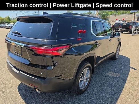 Used 2023 Chevrolet Traverse LT AWD/4WD image 3