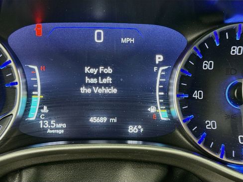 Used 2024 Chrysler Pacifica Touring-L FWD image 19