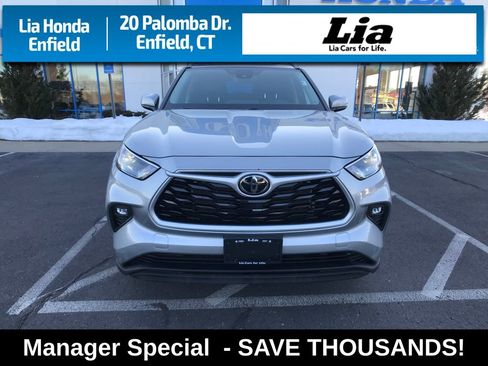 Used 2023 Toyota Highlander XLE image 2