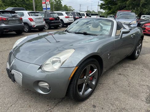 Used 2006 Pontiac Solstice Convertible w/ Premium Package image 2
