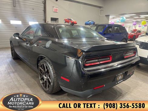 Used 2017 Dodge Challenger R/T Scat Pack RWD image 3