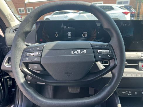 Used 2025 Kia K4 FWD image 28