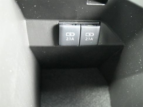 Used 2020 Toyota Camry LE image 15