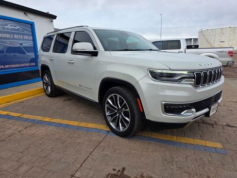 Used 2022 Jeep Wagoneer Series III w/ Premium Group I AWD/4WD image 3