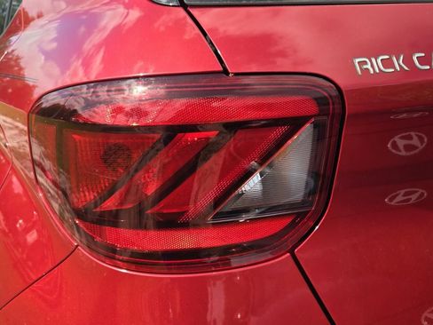 Used 2023 Hyundai Venue SEL FWD image 6