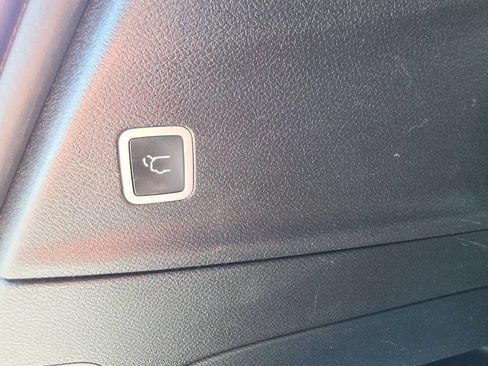 Used 2020 Chrysler Pacifica Touring-L w/ Advanced Safetytec Group FWD image 9