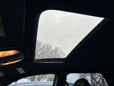 Used 2023 Dodge Durango R/T w/ Hemi Orange Plus Package image 22