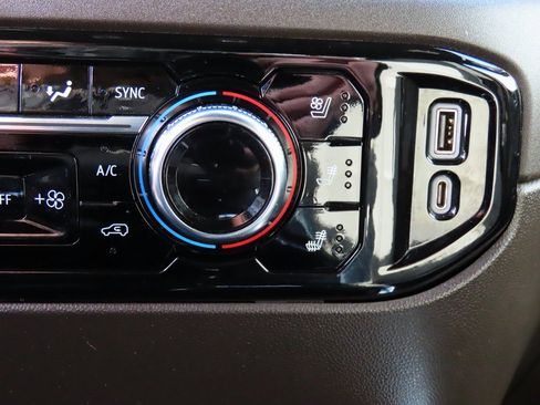 Used 2022 GMC Sierra 1500 SLT w/ SLT Convenience Package image 32