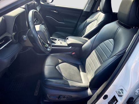 Used 2021 Toyota Highlander XLE image 20