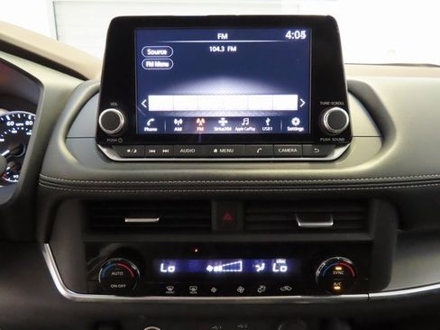 Used 2023 Nissan Rogue SV image 26