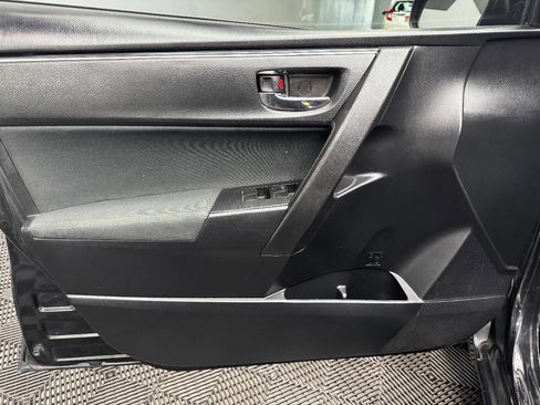 Used 2017 Toyota Corolla LE image 36