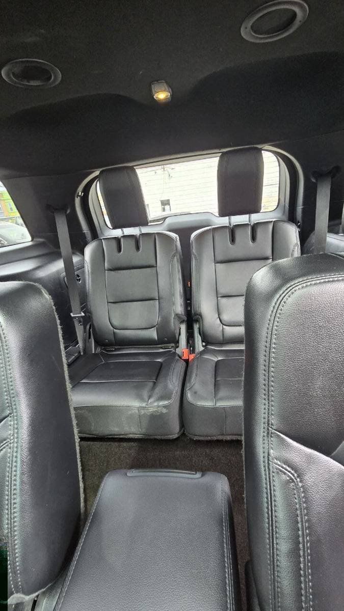 Used 2016 Ford Explorer XLT w/ Equipment Group 202A AWD/4WD image 12