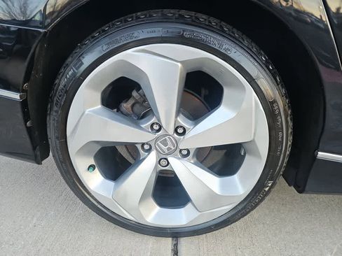 Used 2018 Honda Accord Touring image 19