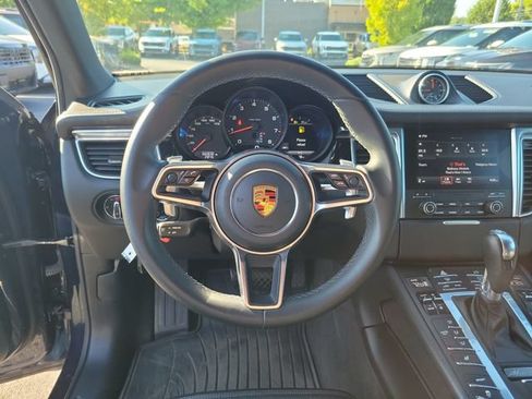 Used 2018 Porsche Macan AWD/4WD image 10