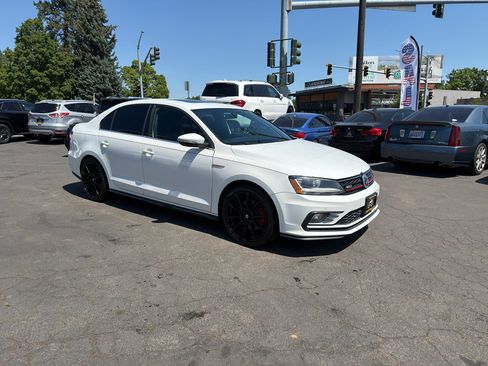 Used 2017 Volkswagen Jetta GLI FWD image 10