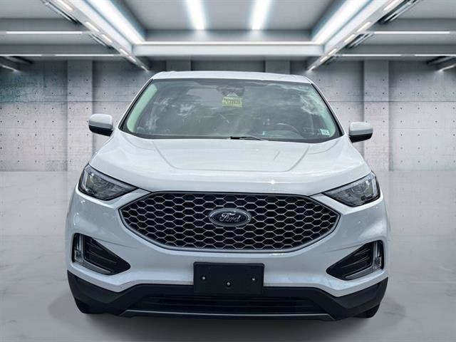 Certified 2023 Ford Edge SEL w/ Convenience Package AWD/4WD image 2