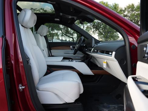 New 2026 Cadillac Vistiq Luxury w/ LPO, Floor Liner Package AWD/4WD image 26