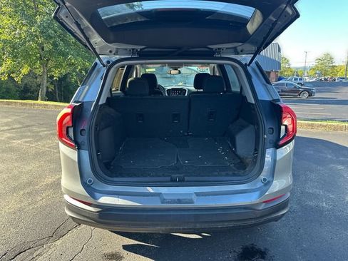 Used 2024 GMC Terrain SLE w/ Driver Convenience Package AWD/4WD image 24
