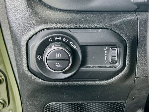 Used 2023 Jeep Gladiator Willys image 10