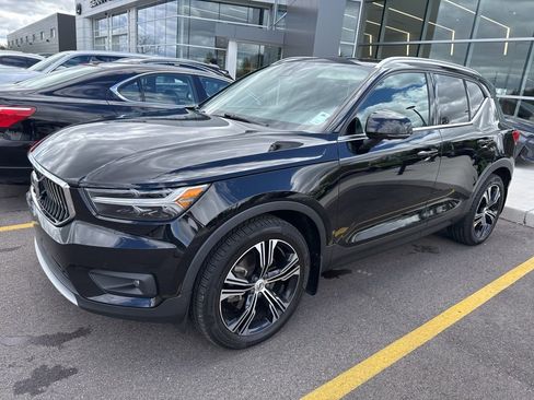 Used 2020 Volvo XC40 T4 Inscription FWD image 1