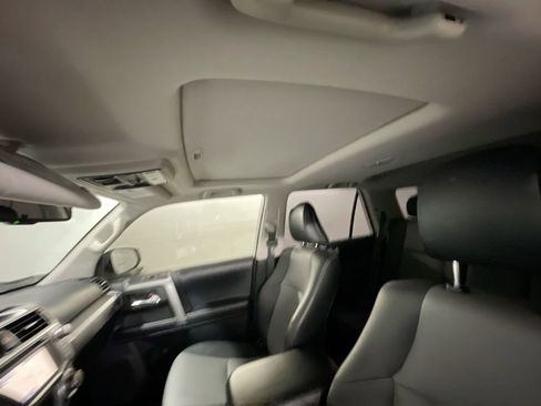 Used 2018 Toyota 4Runner SR5 Premium image 18