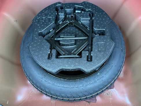 Used 2023 Hyundai Elantra SEL w/ Convenience Package image 27