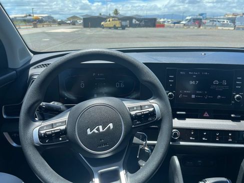 Used 2025 Kia Sportage LX FWD image 29