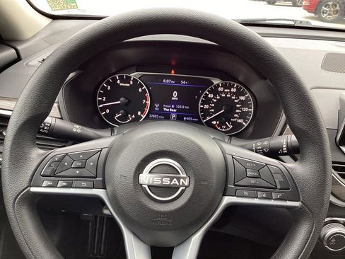 Used 2025 Nissan Altima 2.5 SV FWD image 29