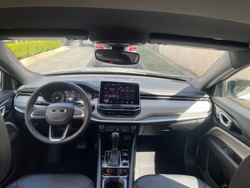 Used 2025 Jeep Compass Limited image 34