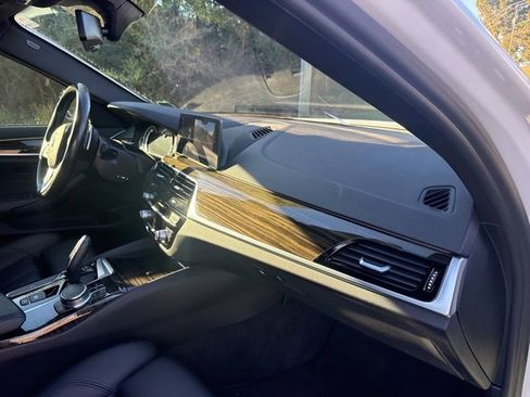 Used 2018 BMW 530i xDrive image 48