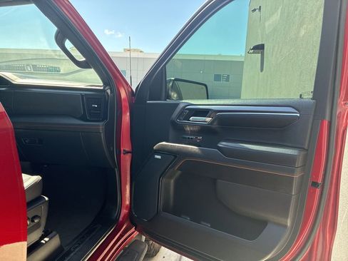 Used 2024 GMC Sierra 1500 AT4 w/ AT4 Premium Package AWD/4WD image 9