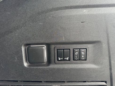 Used 2023 GMC Yukon XL Denali image 34