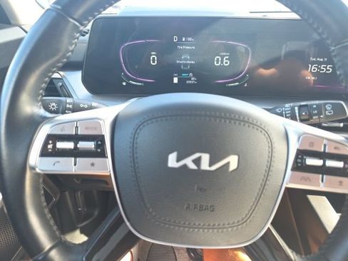 Used 2024 Kia Telluride LX FWD image 12