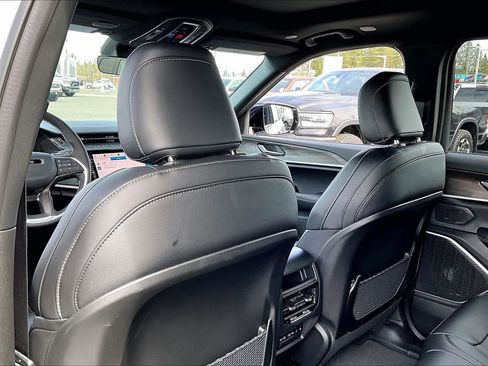 New 2026 Jeep Grand Cherokee Limited AWD/4WD image 12