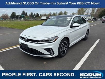 Used 2025 Volkswagen Jetta SE w/ Sunroof Package