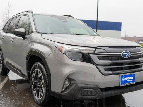 Used 2025 Subaru Forester Premium image 4